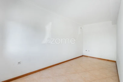 Moradia T3 para Venda em Vale (São Cosme), Telhado e Portela