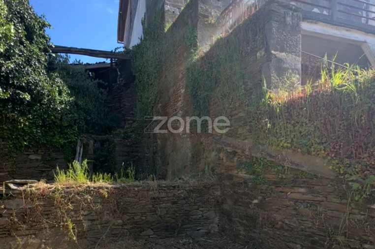Moradia T9 para Venda em Trevões e Espinhosa Foto 3