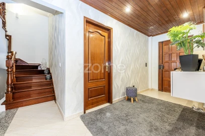 Moradia T4 para Venda em Rio de Mouro