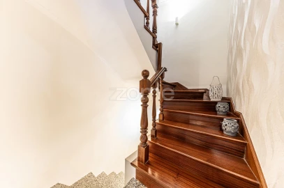 Moradia T4 para Venda em Rio de Mouro