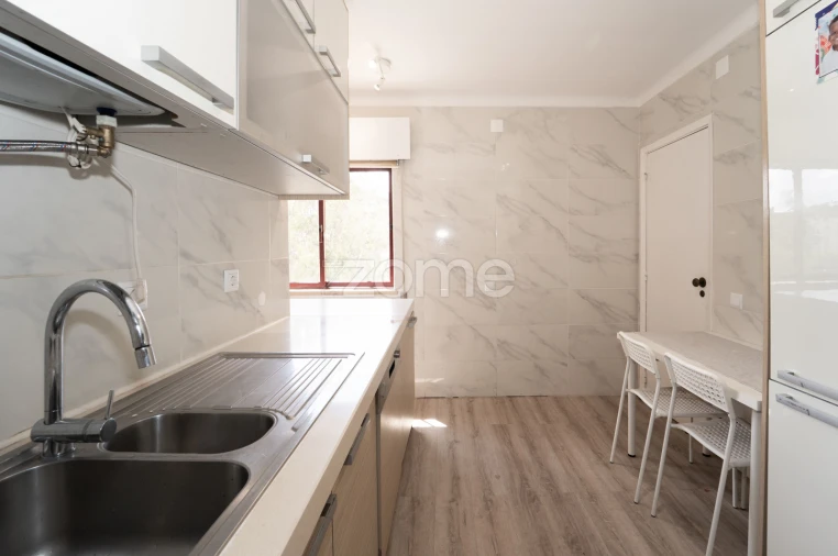 Apartamento T3 para Venda em Algueirão-Mem Martins Foto 21