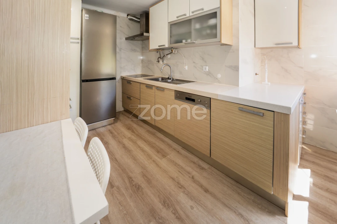 Apartamento T3 para Venda em Algueirão-Mem Martins Foto 14