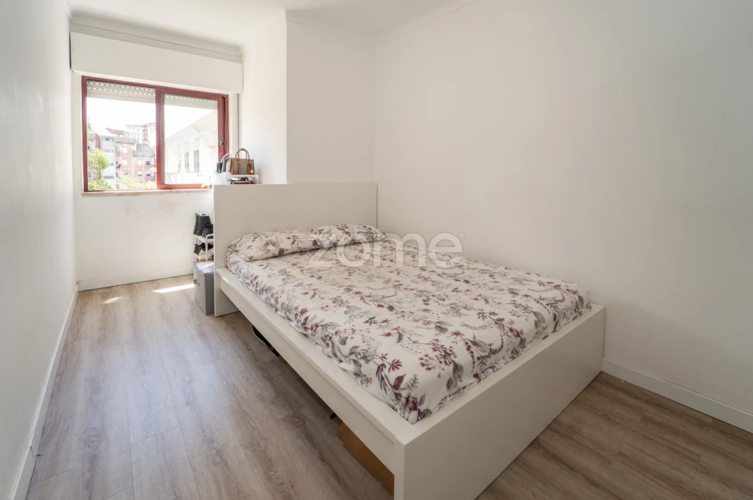 Apartamento T3 para Venda em Algueirão-Mem Martins Foto 25