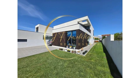 Moradia T4 para Venda em Palhaça