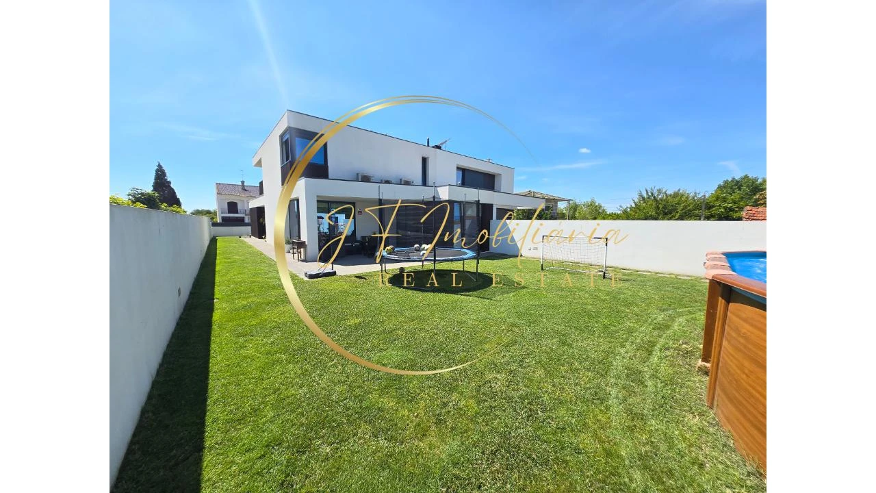 Moradia T4 para Venda em Palhaça Foto 21
