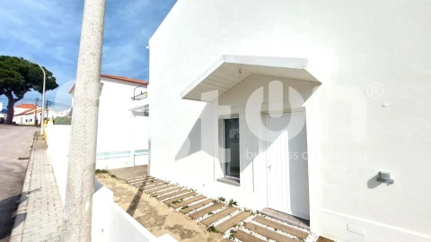 Moradia T4 para Venda em Santa Maria do Castelo e Santiago e Santa Susana