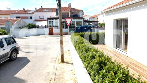 Moradia T4 para Venda em Santa Maria do Castelo e Santiago e Santa Susana