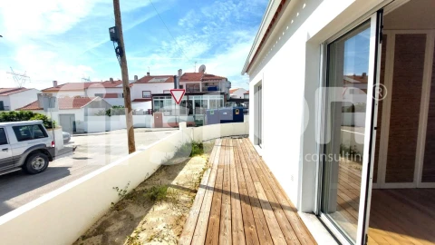 Moradia T4 para Venda em Santa Maria do Castelo e Santiago e Santa Susana