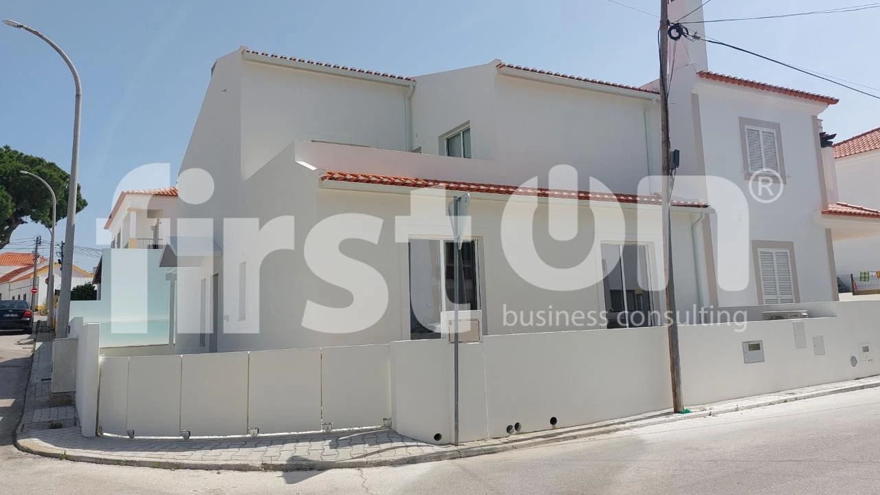 Moradia T4 para Venda em Santa Maria do Castelo e Santiago e Santa Susana Foto 8