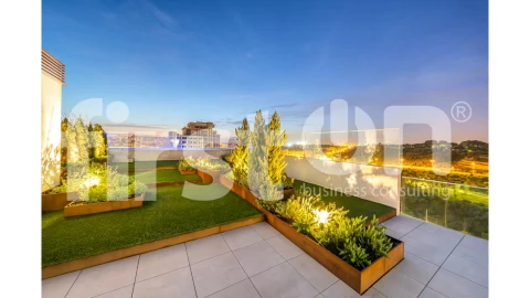 Apartamento T4 para Arrendamento em Areeiro