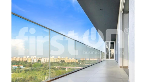 Apartamento T4 para Arrendamento em Areeiro