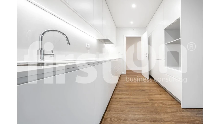 Apartamento T4 para Arrendamento em Areeiro Foto 9