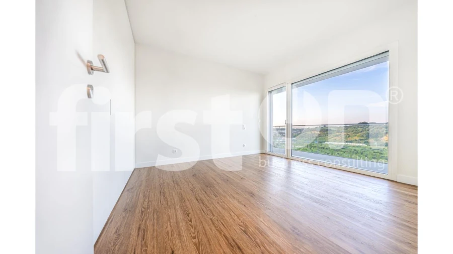 Apartamento T4 para Arrendamento em Areeiro Foto 18