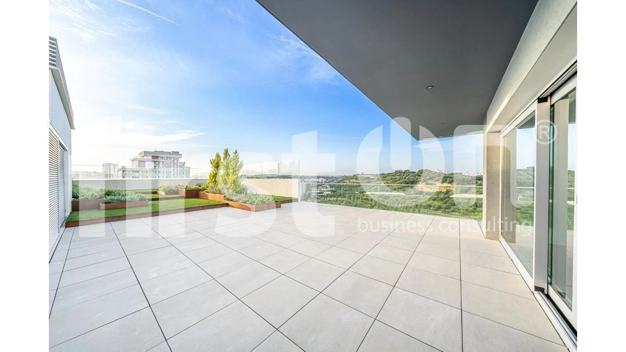 Apartamento T4 para Arrendamento em Areeiro Foto 4