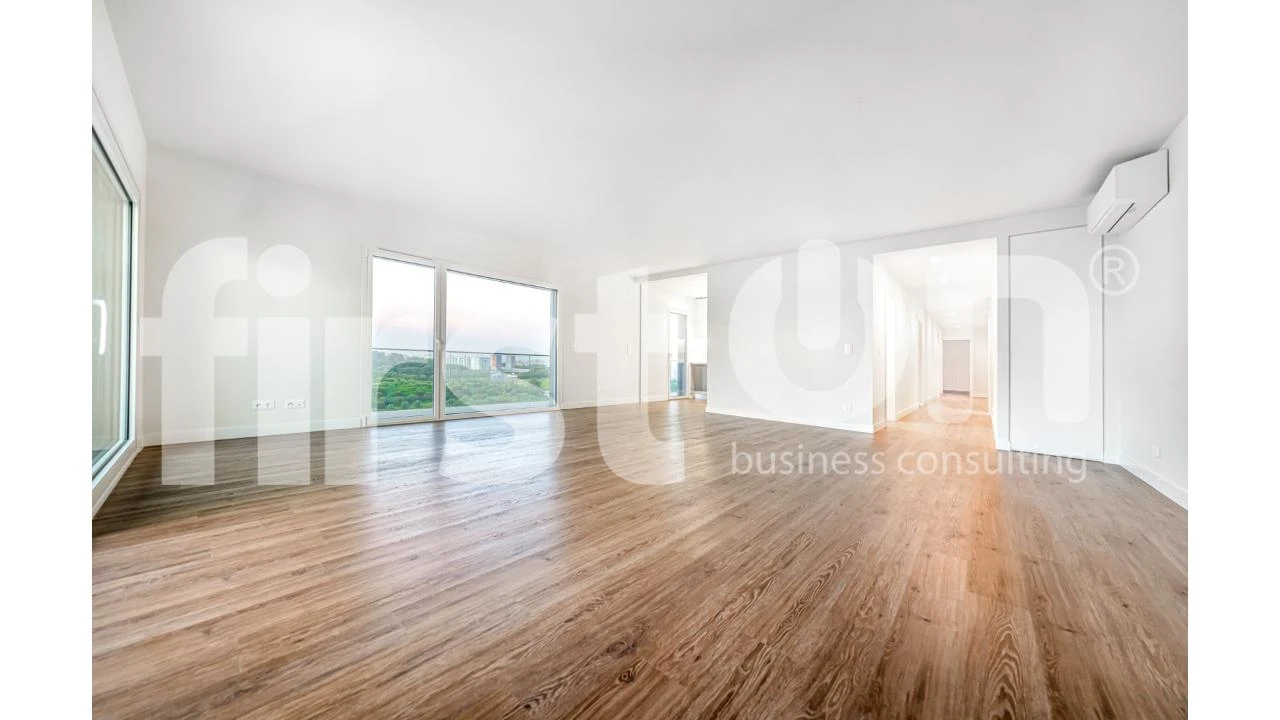 Apartamento T4 para Arrendamento em Areeiro Foto 8
