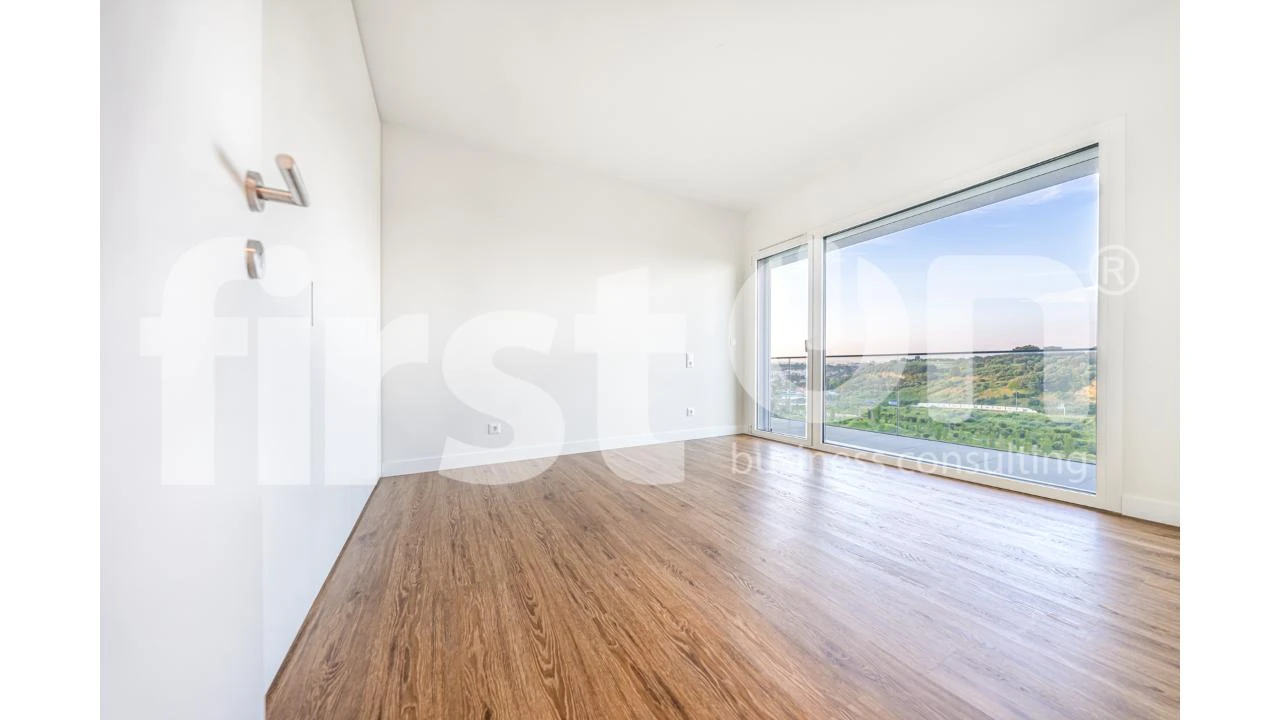 Apartamento T4 para Arrendamento em Areeiro Foto 18