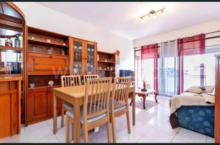 Apartamento T2 para Venda em Santa Maria de Lamas Foto 2