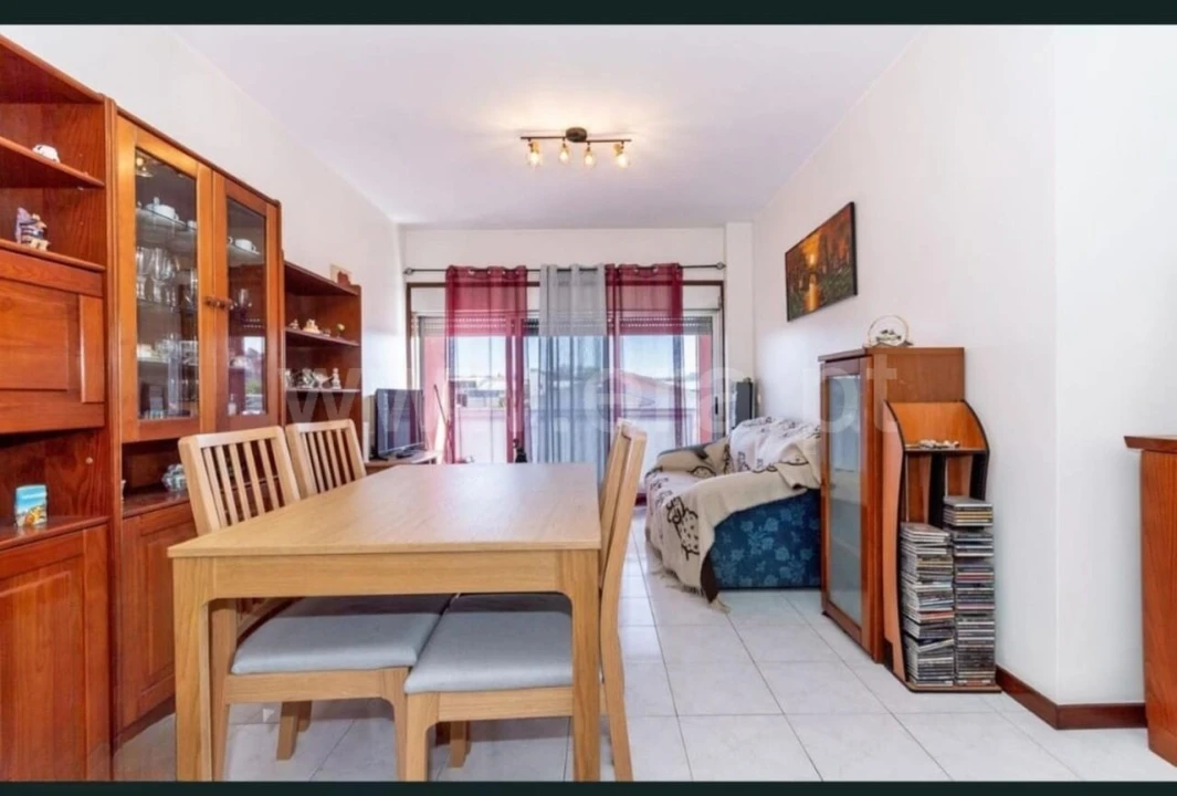 Apartamento T2 para Venda em Santa Maria de Lamas Foto 3