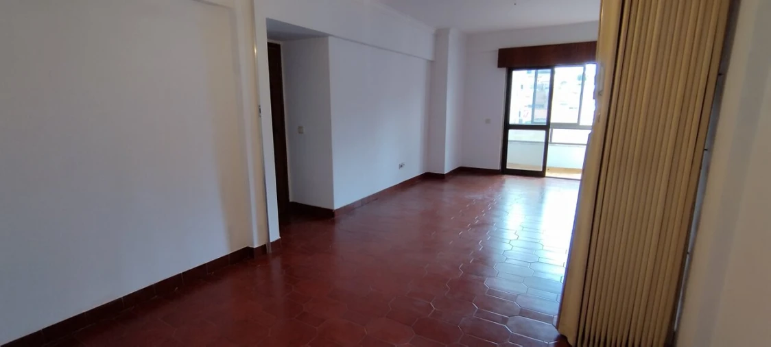 Apartamento T1 para Venda em Agualva e Mira-Sintra Foto 6