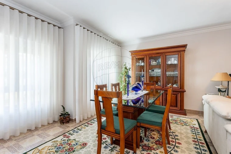 Apartamento T3 para Venda em Agualva e Mira-Sintra Foto 13