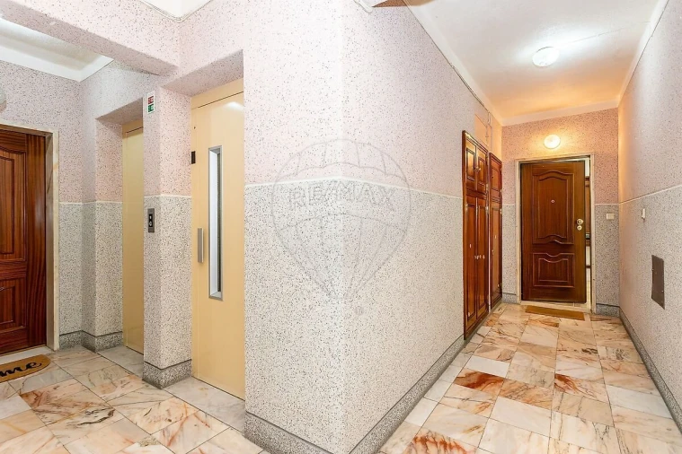 Apartamento T3 para Venda em Agualva e Mira-Sintra Foto 25