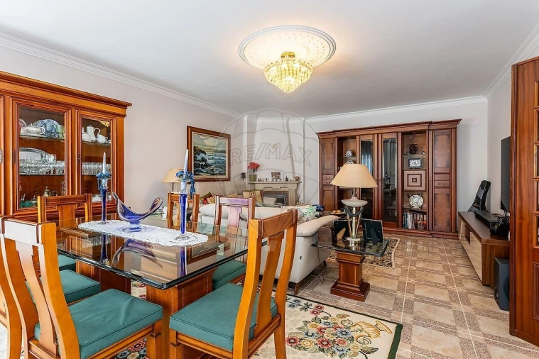 Apartamento T3 para Venda em Agualva e Mira-Sintra Foto 8