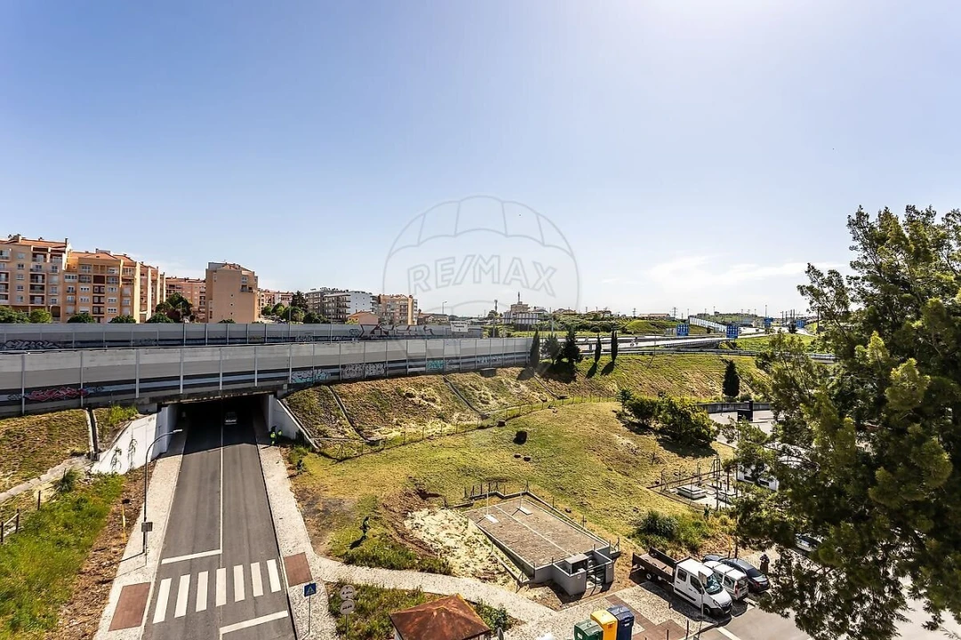 Apartamento T3 para Venda em Agualva e Mira-Sintra Foto 24