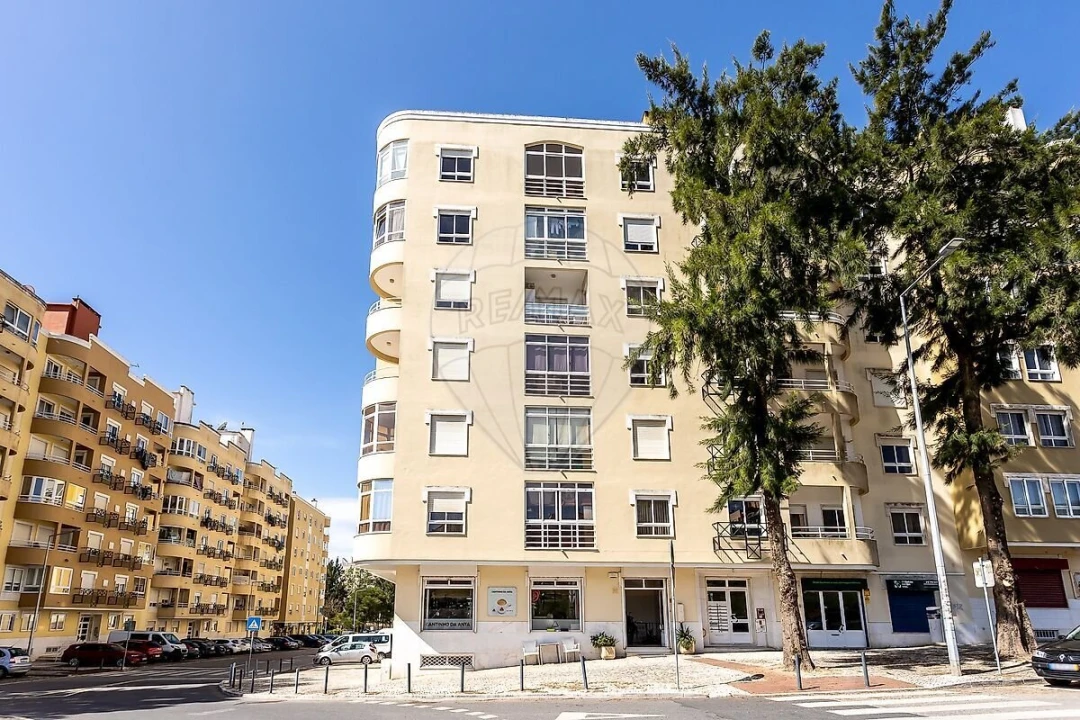 Apartamento T3 para Venda em Agualva e Mira-Sintra Foto 27