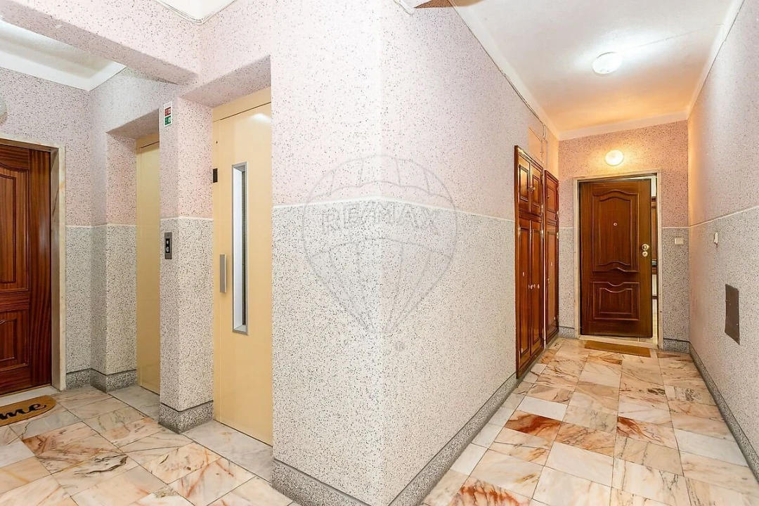 Apartamento T3 para Venda em Agualva e Mira-Sintra Foto 25