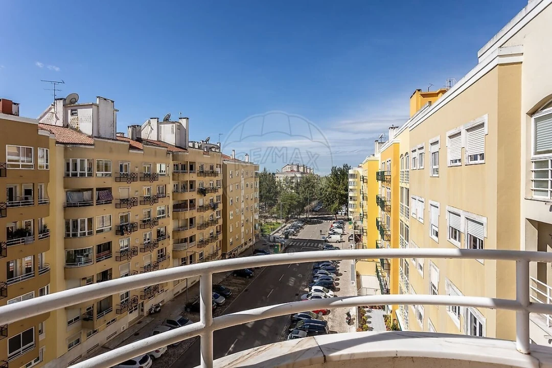 Apartamento T3 para Venda em Agualva e Mira-Sintra Foto 9
