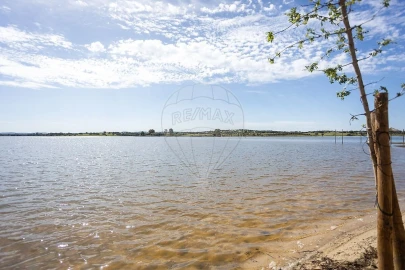 Moradia T3 para Venda em São Bartolomeu do Outeiro e Oriola