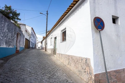Moradia T3 para Venda em São Bartolomeu do Outeiro e Oriola