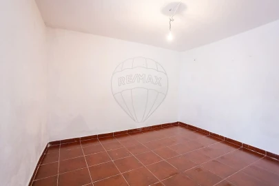 Moradia T3 para Venda em São Bartolomeu do Outeiro e Oriola