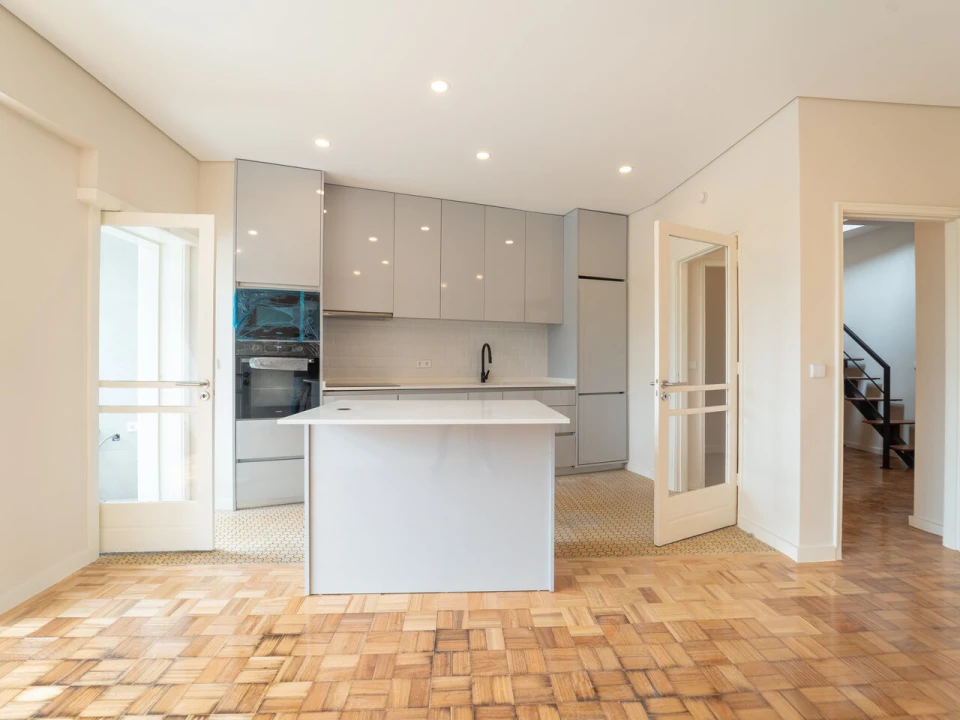 Apartamento T3 para Venda em Lordelo do Ouro e Massarelos Foto 1