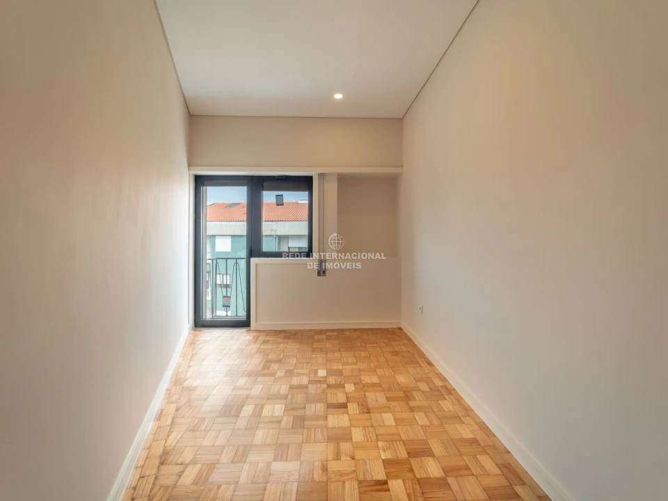 Apartamento T3 para Venda em Lordelo do Ouro e Massarelos Foto 30