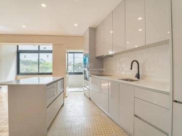 Apartamento T3 para Venda em Lordelo do Ouro e Massarelos