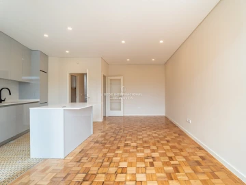 Apartamento T3 para Venda em Lordelo do Ouro e Massarelos