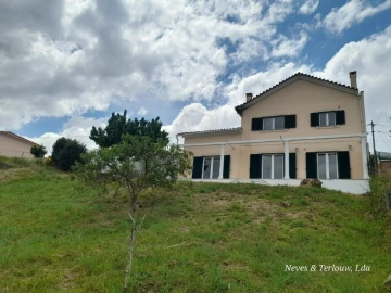 Moradia T3 para Venda em Parceiros e Azoia