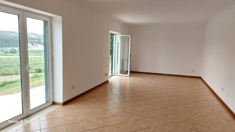 Moradia T3 para Venda em Parceiros e Azoia