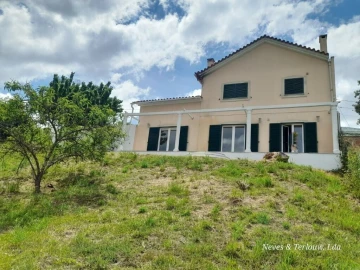 Moradia T3 para Venda em Parceiros e Azoia