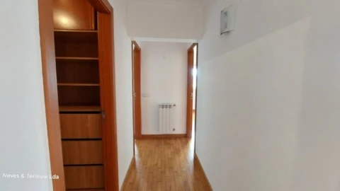 Moradia T3 para Venda em Parceiros e Azoia