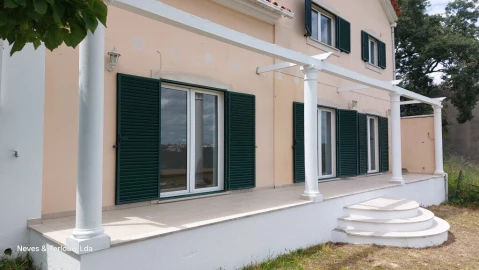 Moradia T3 para Venda em Parceiros e Azoia