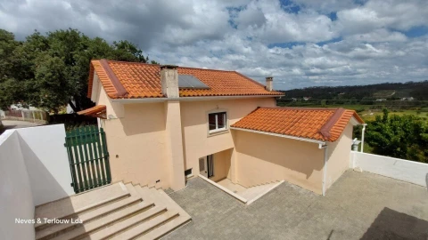 Moradia T3 para Venda em Parceiros e Azoia