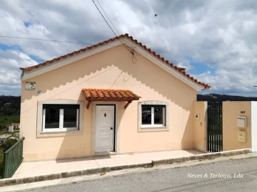 Moradia T3 para Venda em Parceiros e Azoia
