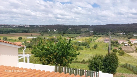 Moradia T3 para Venda em Parceiros e Azoia