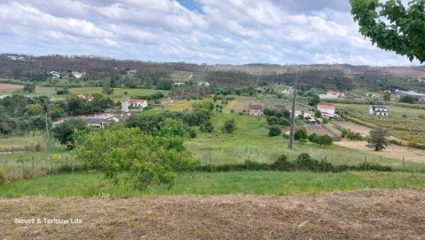 Moradia T3 para Venda em Parceiros e Azoia
