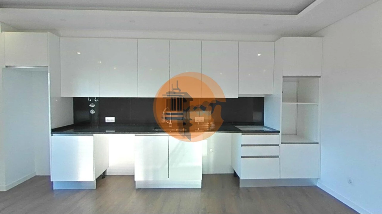 Apartamento T1 para Venda em Quelfes Foto 17