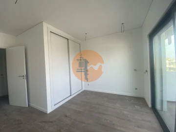 Apartamento T1 para Venda em Quelfes