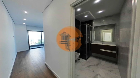 Apartamento T1 para Venda em Quelfes