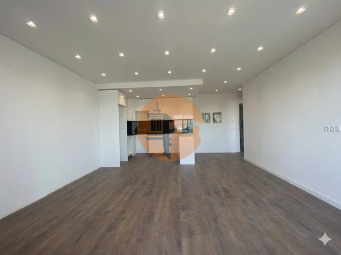 Apartamento T1 para Venda em Quelfes Foto 4